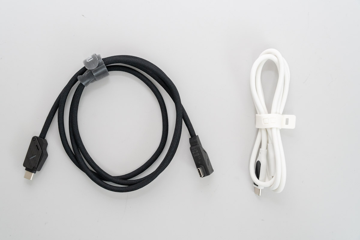 AULUMU M07とシリコンケーブル