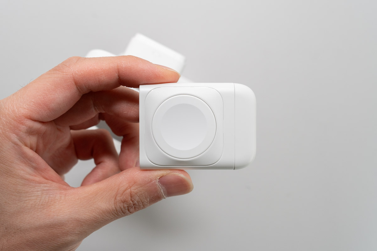 ESR 3-in-1 マグネット充電ステーションのApple Watch充電器