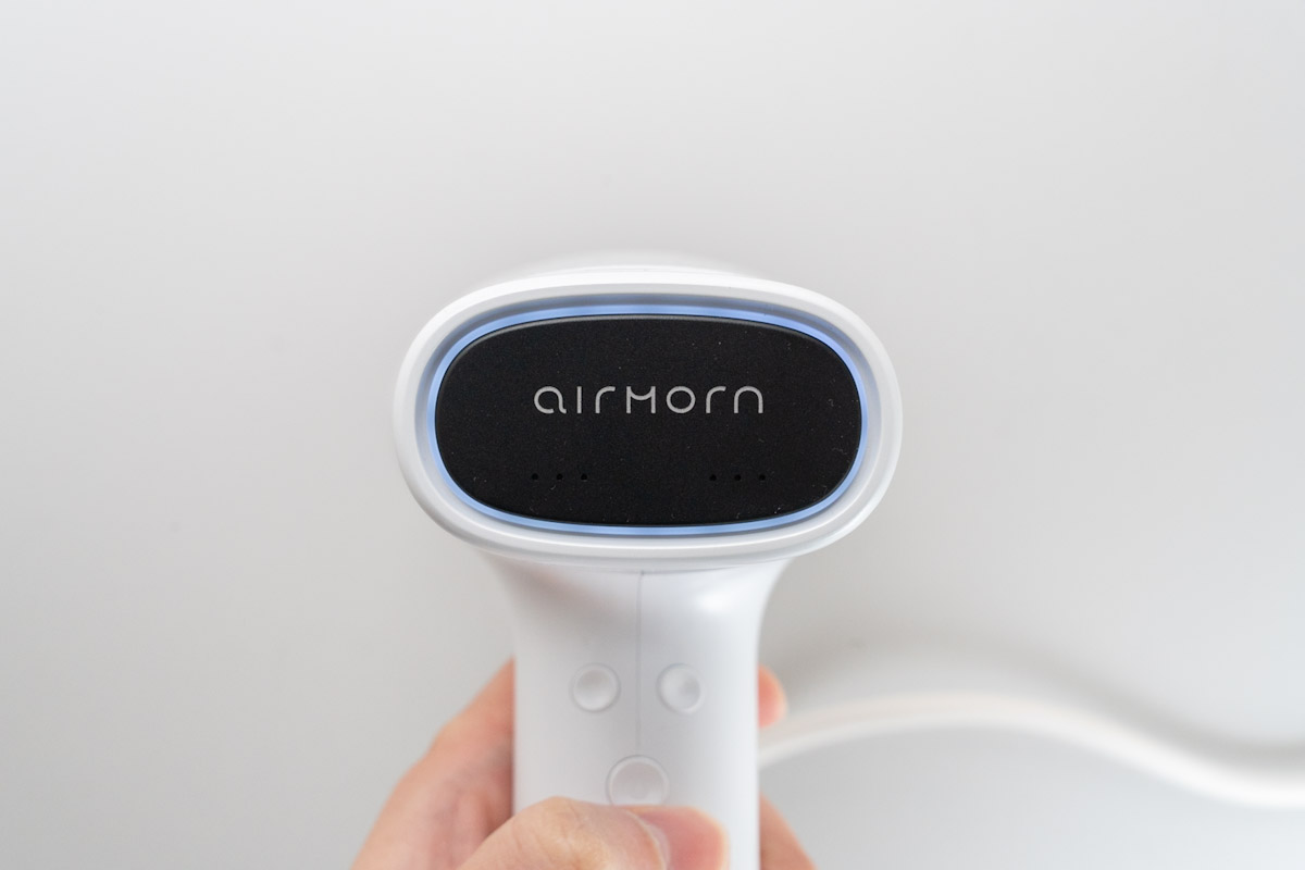 吸着式衣類スチーマーairmorn one