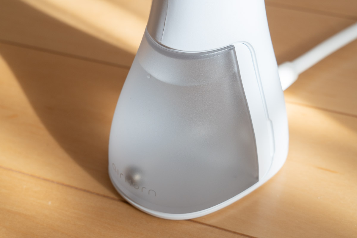 吸着式衣類スチーマーairmorn one