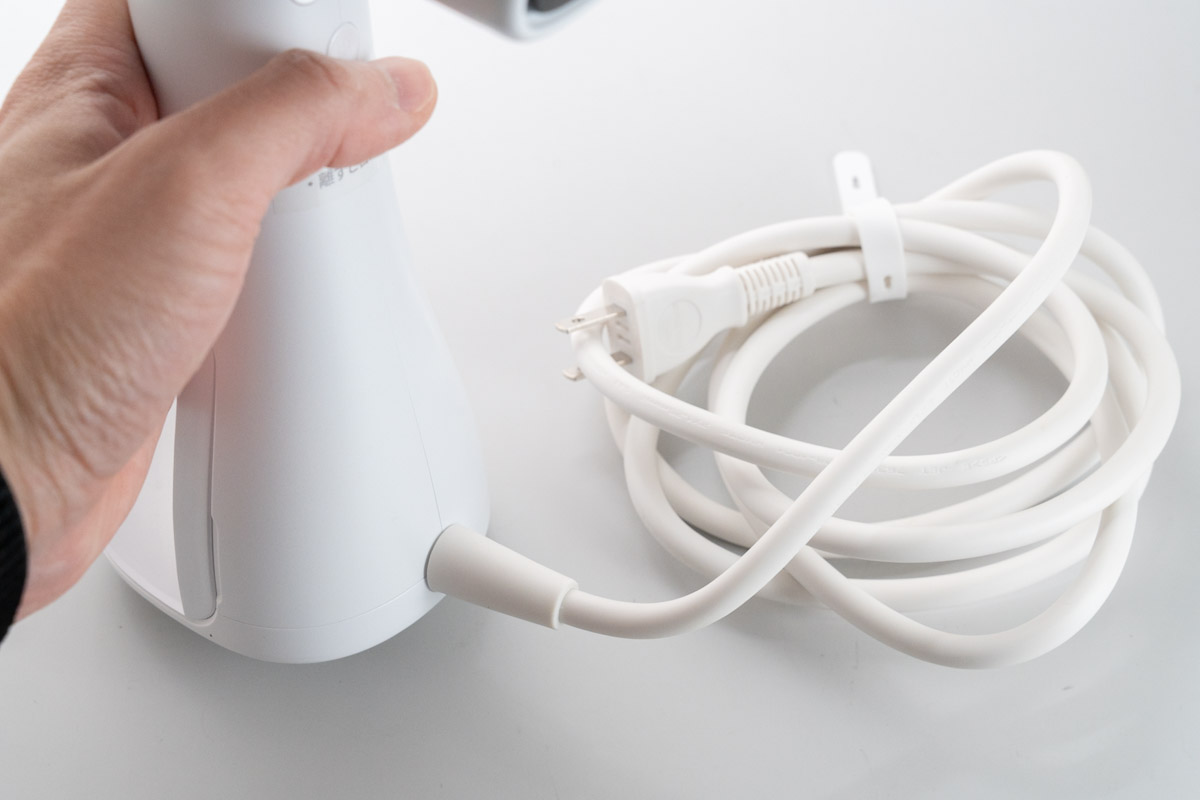 吸着式衣類スチーマーairmorn one