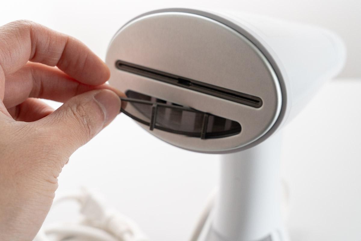 吸着式衣類スチーマーairmorn one