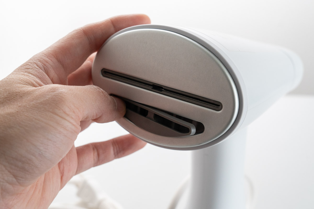 吸着式衣類スチーマーairmorn one