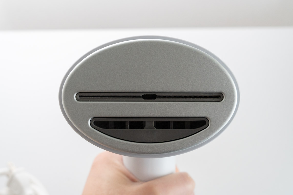 吸着式衣類スチーマーairmorn one