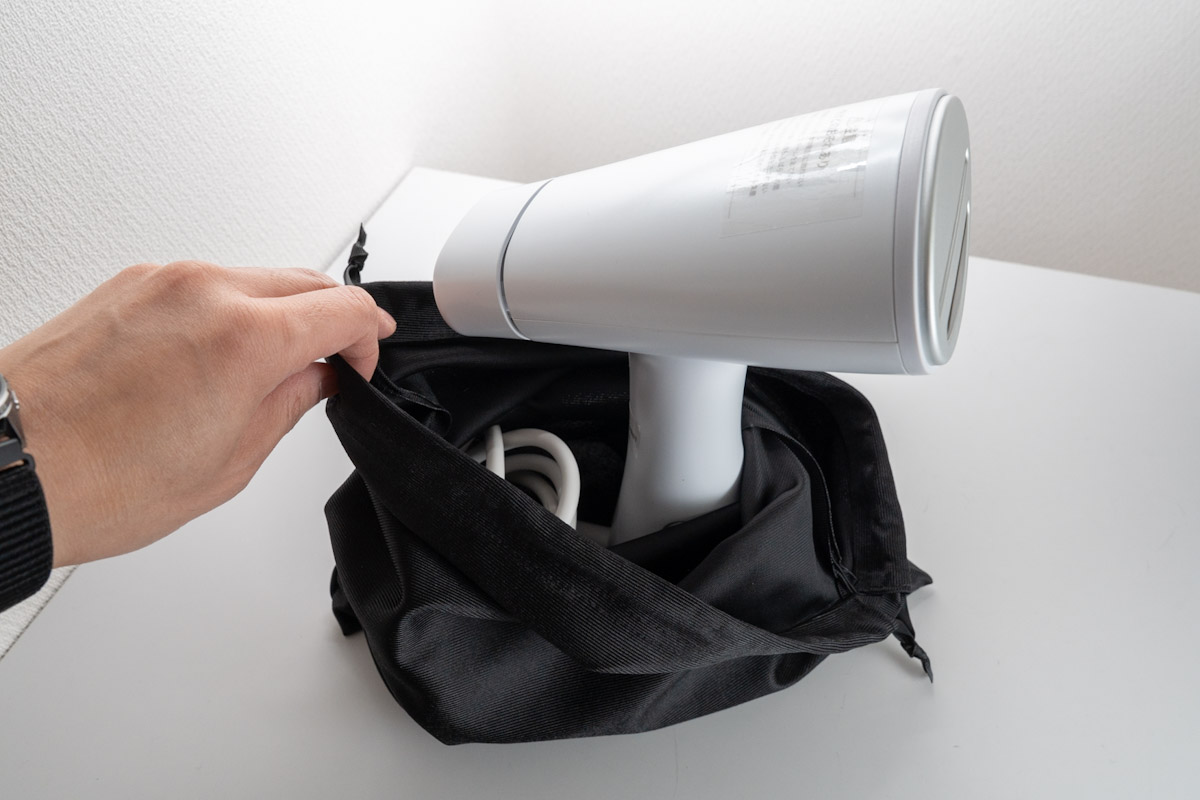 吸着式衣類スチーマーairmorn oneの同梱物