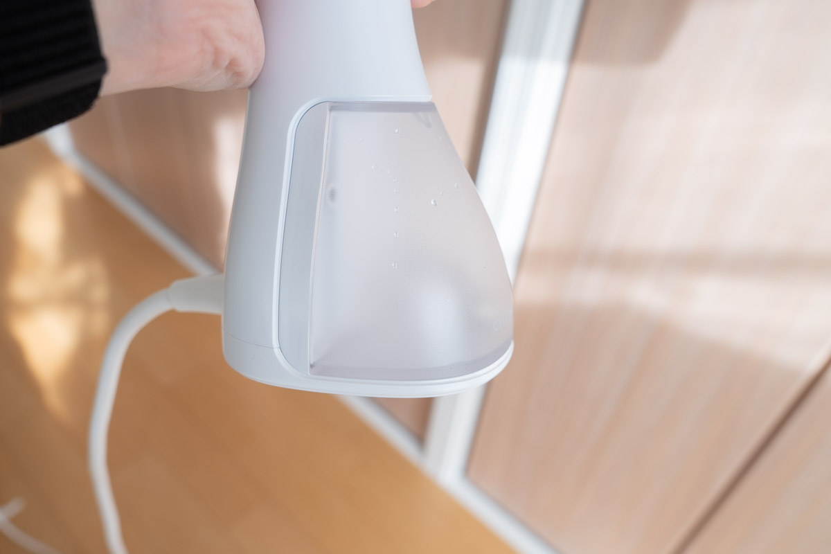 吸着式衣類スチーマーairmorn one