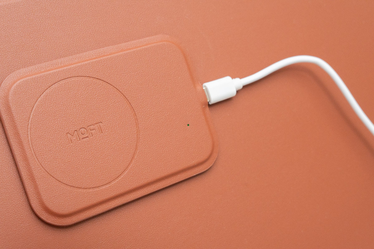MOFT スマートデスクマットのチャージングパッド
