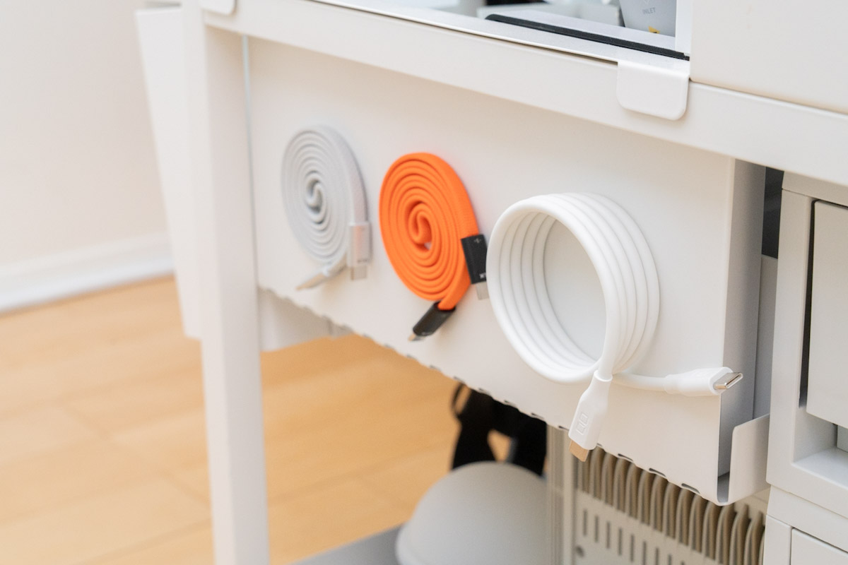 マグネット式ケーブルは金属面に貼り付け可能