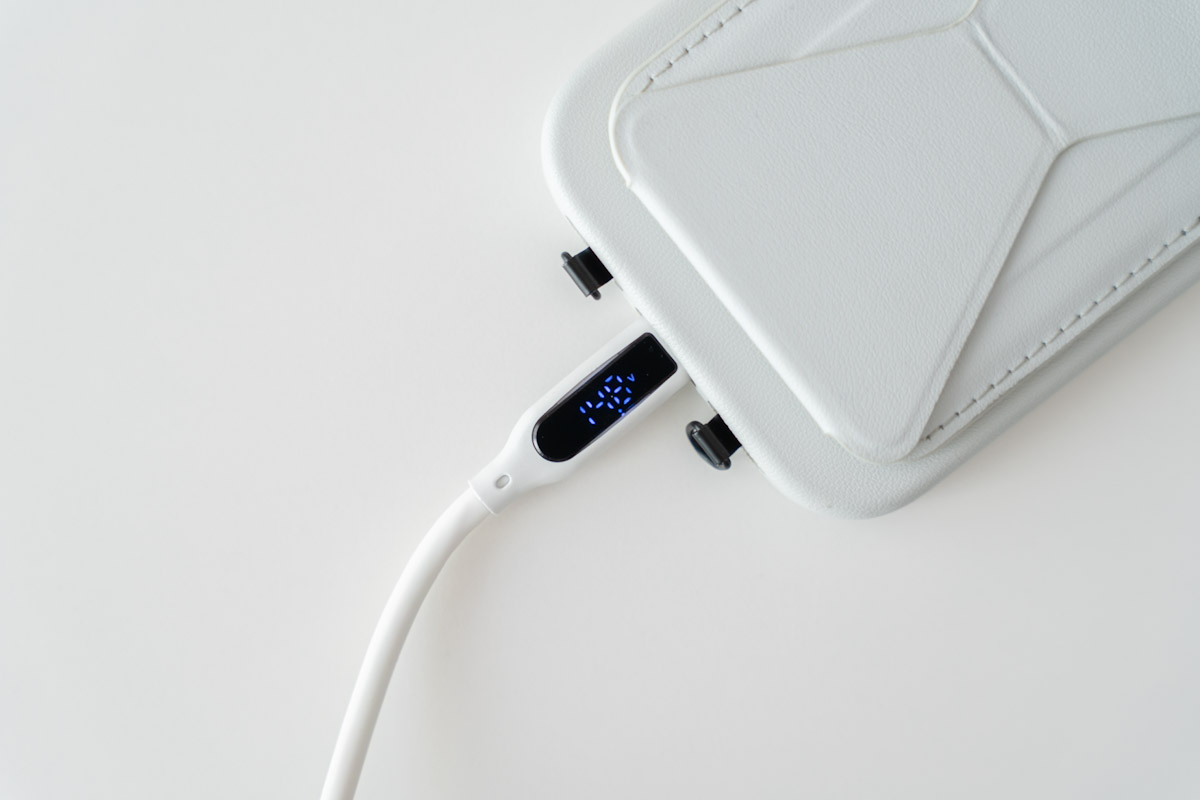 ディプレイ付きのシリコンケーブル