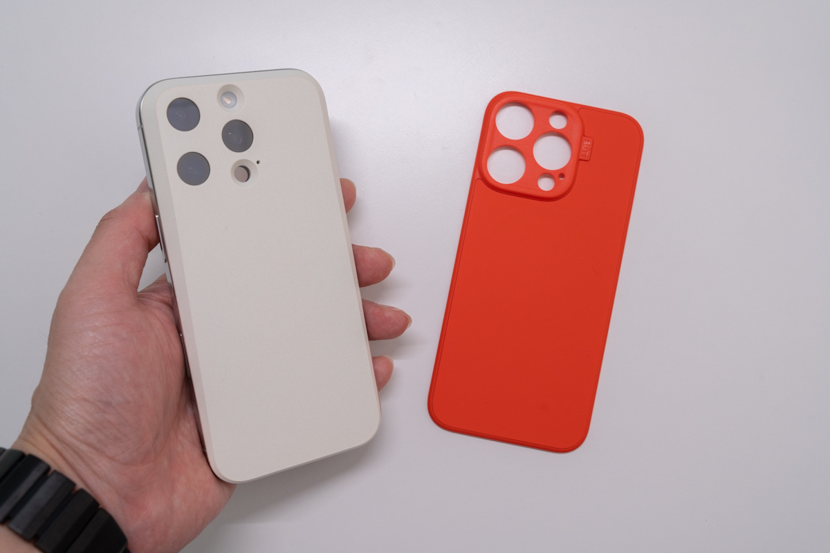 SUTI PhoneBackとMYNUS MAGBACK