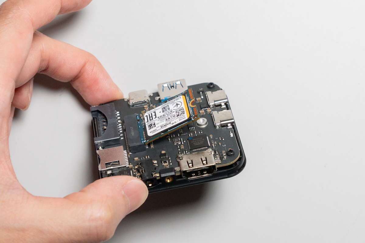ORICO マグネット式 M.2 ドッキングステーション 8-IN-1 USB C ハブ（MG7）
