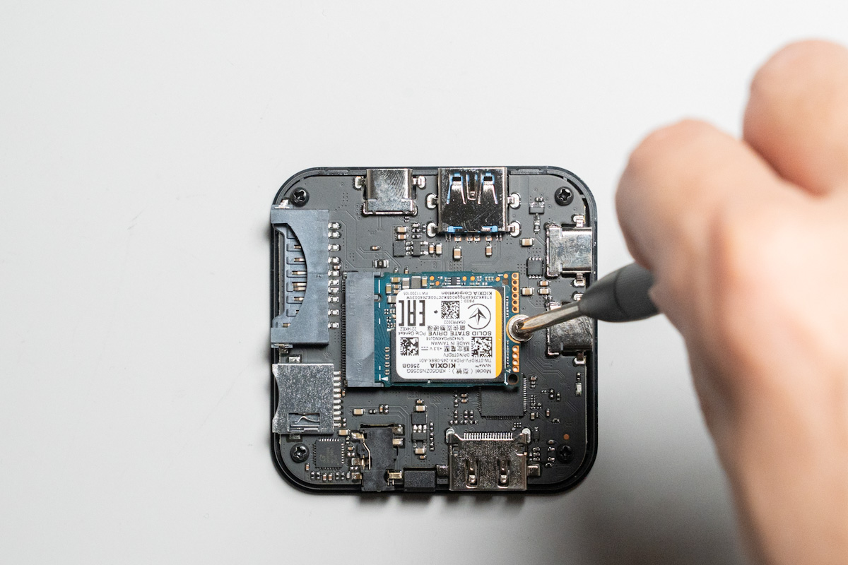 ORICO マグネット式 M.2 ドッキングステーション 8-IN-1 USB C ハブ（MG7）