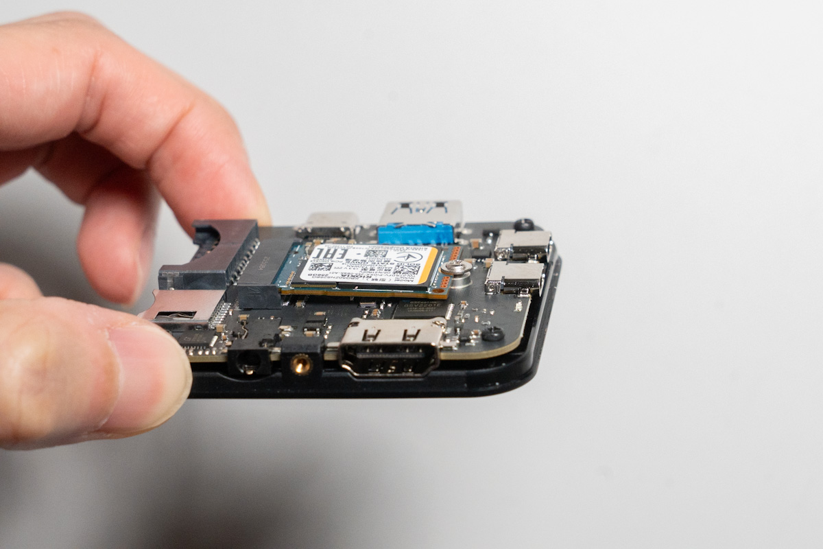 ORICO マグネット式 M.2 ドッキングステーション 8-IN-1 USB C ハブ（MG7）