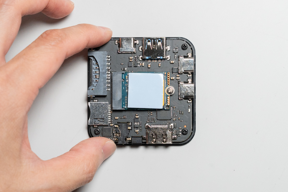 ORICO マグネット式 M.2 ドッキングステーション 8-IN-1 USB C ハブ（MG7）