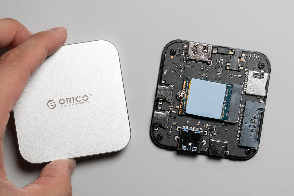 ORICO マグネット式 M.2 ドッキングステーション 8-IN-1 USB C ハブ（MG7）