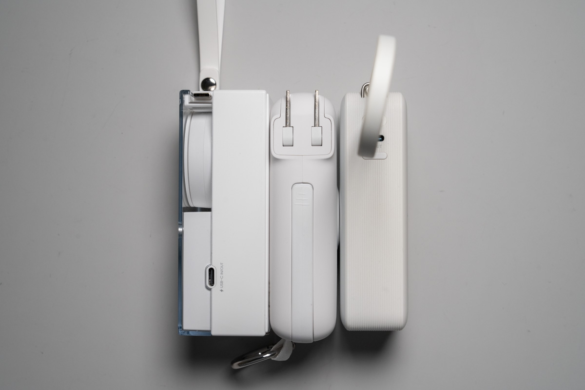 10000mAhのコンセントプラグつきモバイルバッテリー
