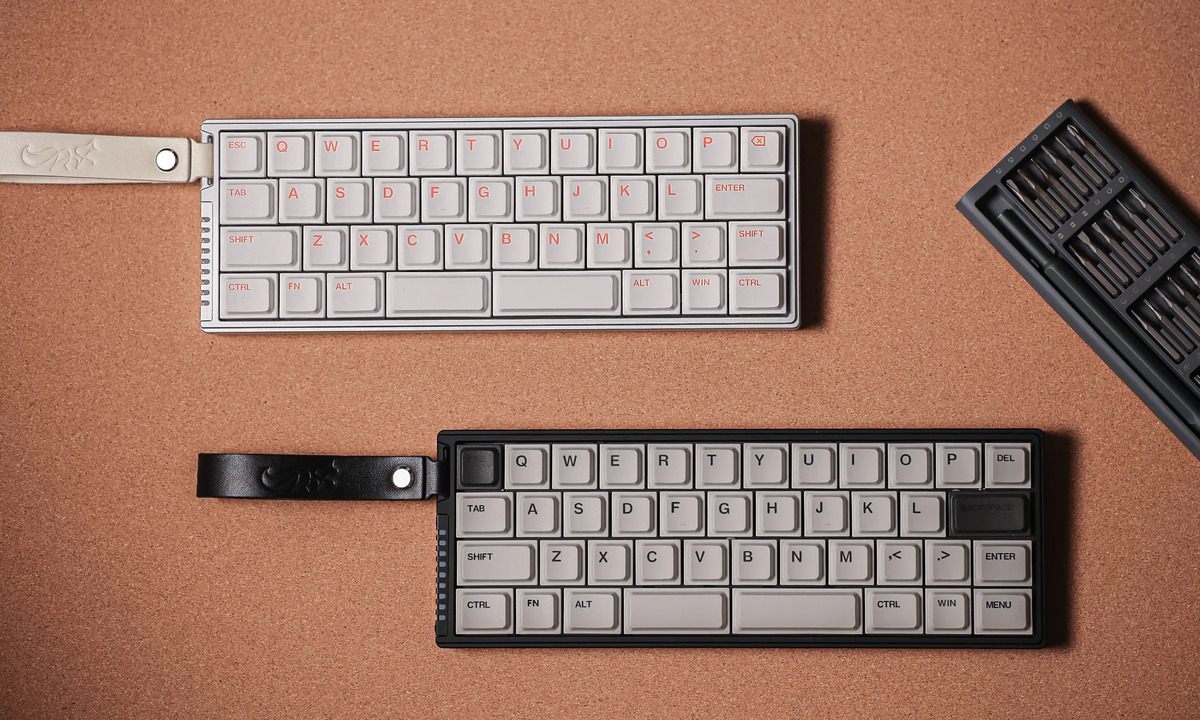 Chosfox Init40のホワイトとブラックの公式写真