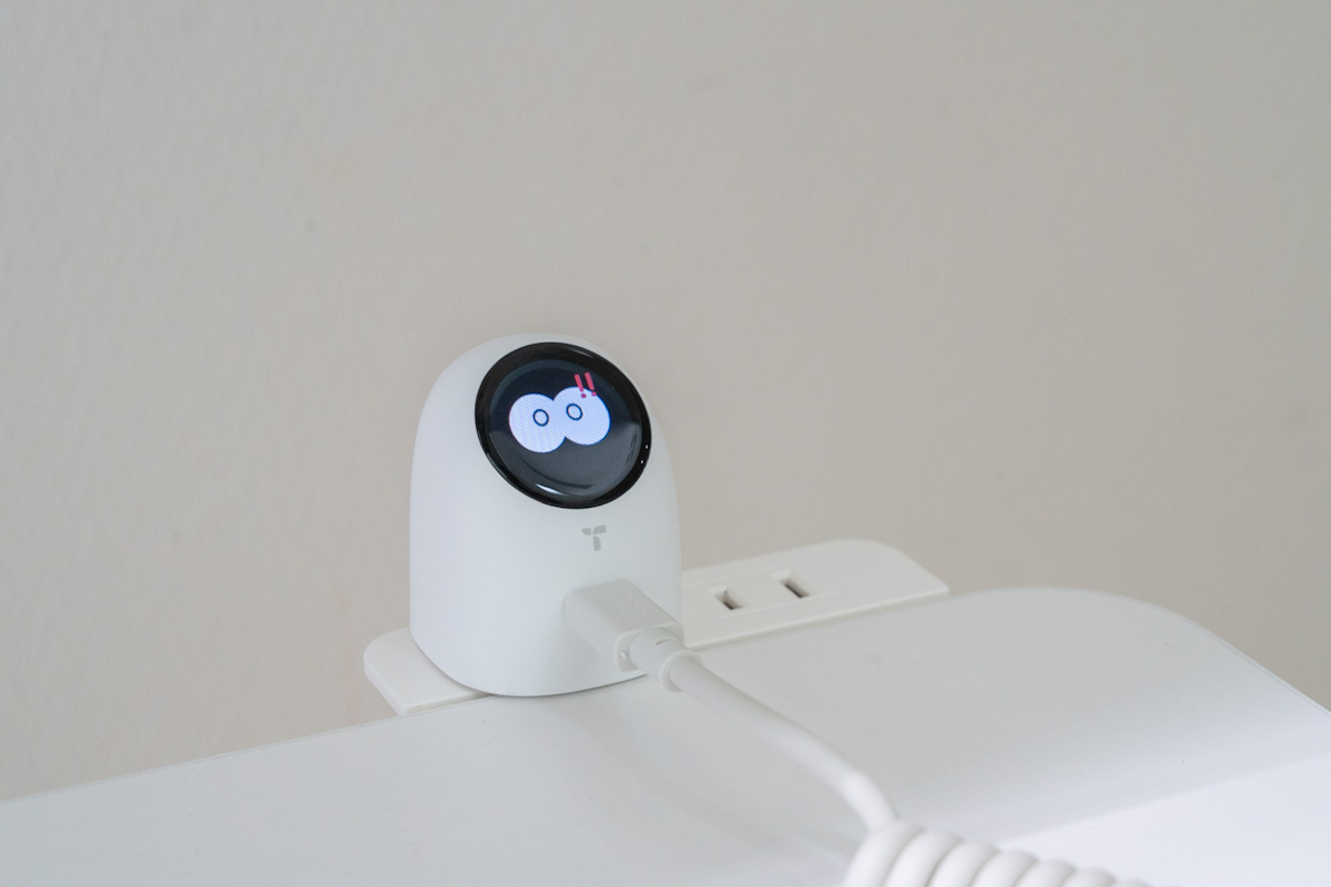 USB-Cケーブルを接続したFlashEye Dot