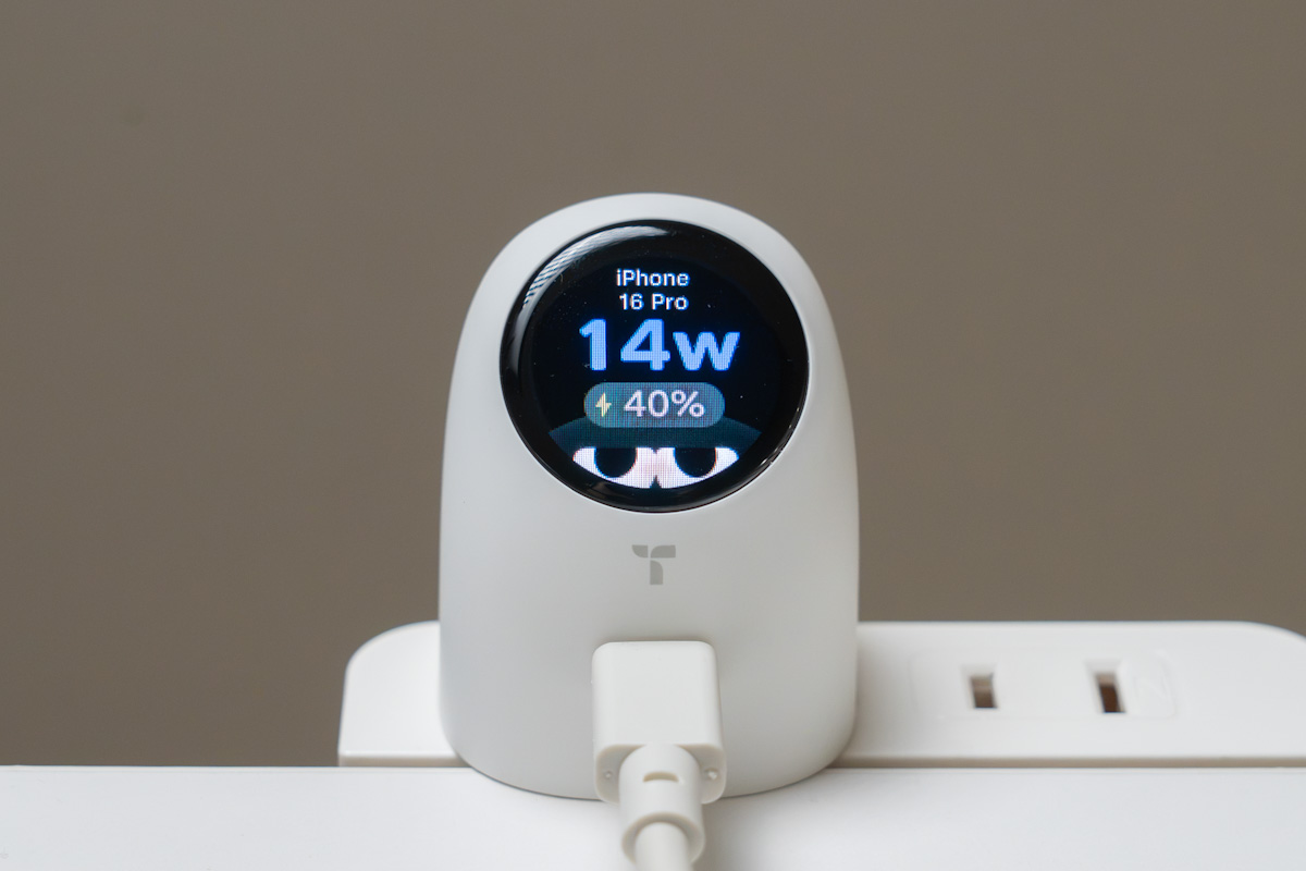 充電出力とバッテリー残量を表示するFlashEye Dot