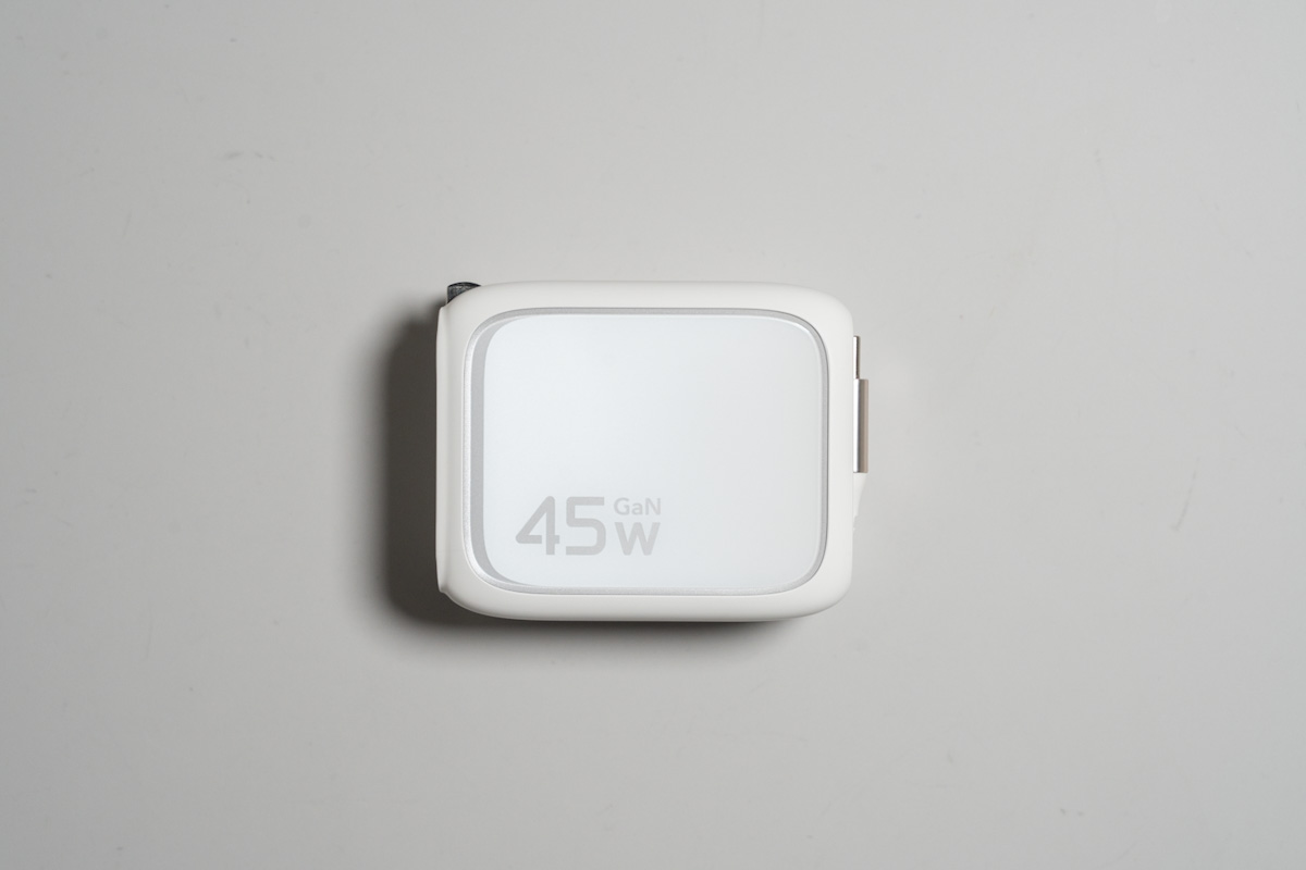 45Wの表記がある本体側面